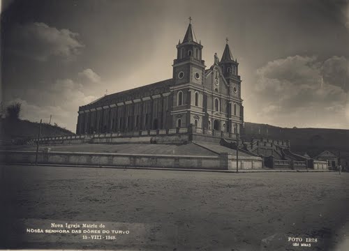 “Dores do Turvo: uma História de Devoção e Arte Religiosa”